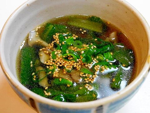 簡単・中華料理の副菜に！小松菜と舞茸の中華スープ